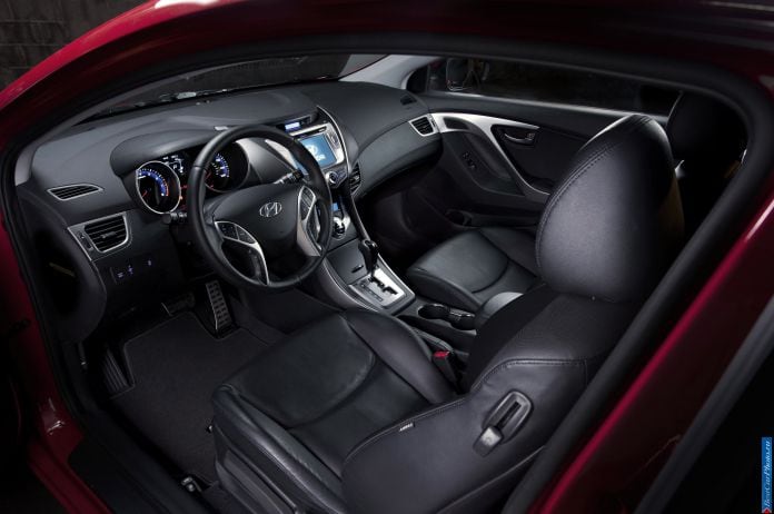2013 Hyundai Elantra Coupe - фотография 17 из 18