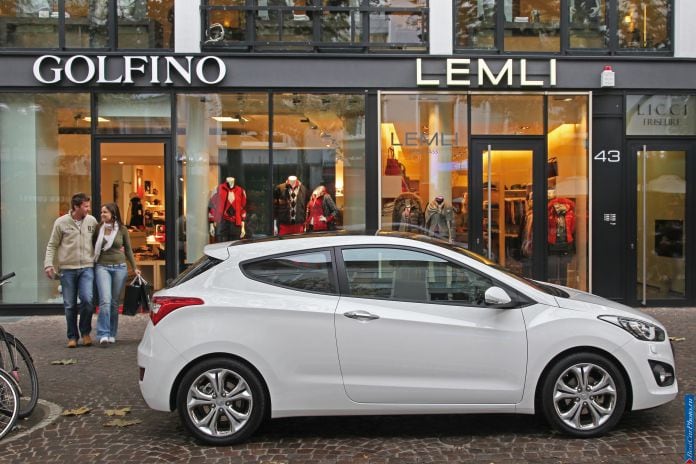 2013 Hyundai i30 3doors - фотография 7 из 88 2013 Hyundai i30 3doors - фотография 7 из 88