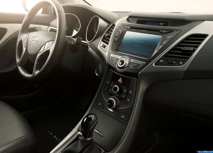 2014 Hyundai Elantra Coupe - фотография 3 из 25