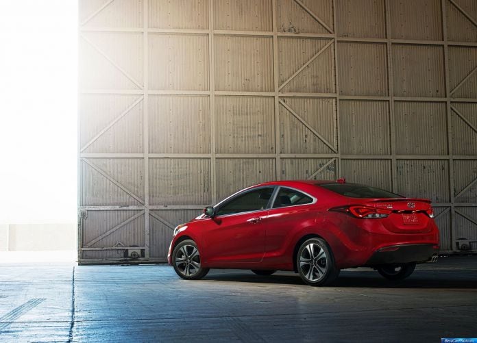 2014 Hyundai Elantra Coupe - фотография 10 из 25