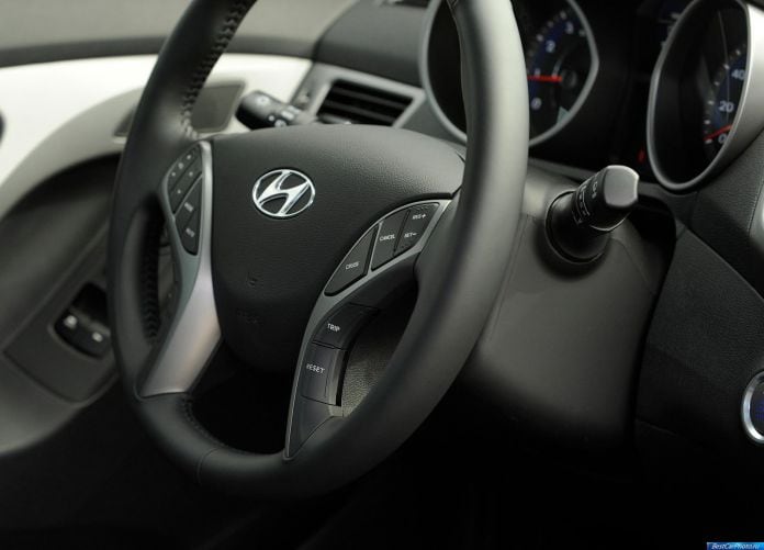 2014 Hyundai Elantra Coupe - фотография 14 из 25