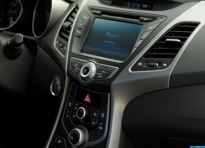 2014 Hyundai Elantra Coupe - фотография 16 из 25