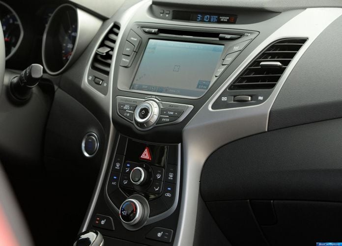 2014 Hyundai Elantra Coupe - фотография 17 из 25