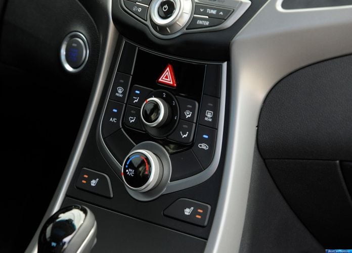 2014 Hyundai Elantra Coupe - фотография 19 из 25