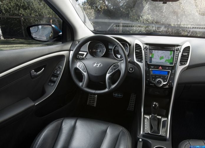2014 Hyundai Elantra GT - фотография 12 из 20
