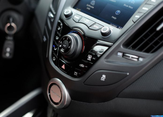 2014 Hyundai Veloster Turbo R-Spec - фотография 17 из 31 2014 Hyundai Veloster Turbo R-Spec - фотография 17 из 31