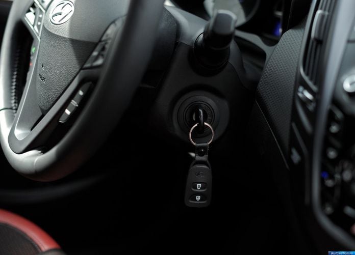 2014 Hyundai Veloster Turbo R-Spec - фотография 20 из 31 2014 Hyundai Veloster Turbo R-Spec - фотография 20 из 31