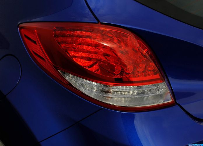 2014 Hyundai Veloster Turbo R-Spec - фотография 25 из 31 2014 Hyundai Veloster Turbo R-Spec - фотография 25 из 31