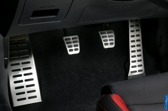 2015 Hyundai i30 Turbo - фотография 30 из 32 2015 Hyundai i30 Turbo - фотография 30 из 32