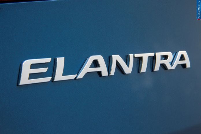 2016 Hyundai Elantra GT - фотография 32 из 115