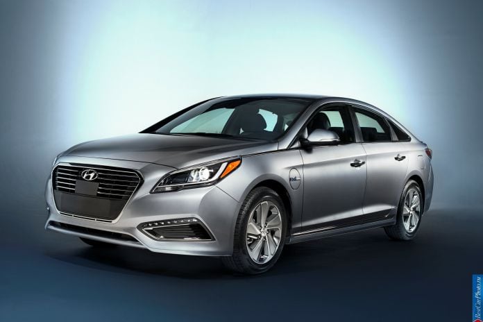 2016 Hyundai Sonata Plug-in Hybrid - фотография 2 из 12 2016 Hyundai Sonata Plug-in Hybrid - фотография 2 из 12