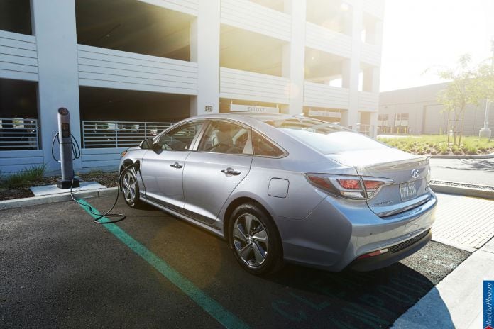 2016 Hyundai Sonata Plug-in Hybrid - фотография 4 из 12