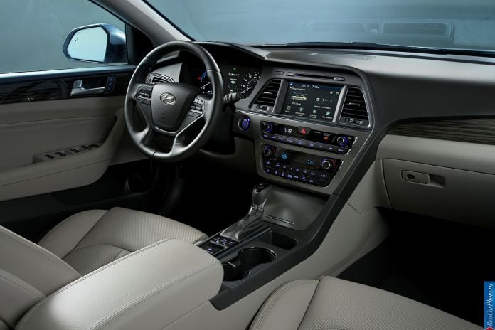 2016 Hyundai Sonata Plug-in Hybrid - фотография 10 из 12 2016 Hyundai Sonata Plug-in Hybrid - фотография 10 из 12