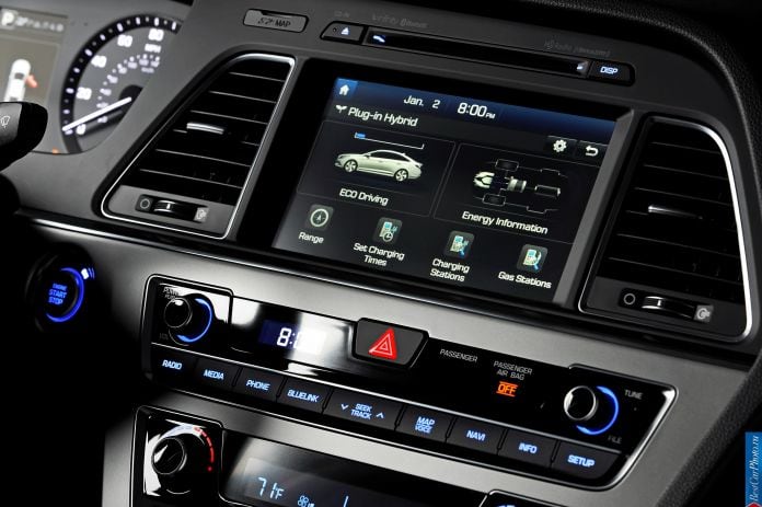 2016 Hyundai Sonata Plug-in Hybrid - фотография 11 из 12 2016 Hyundai Sonata Plug-in Hybrid - фотография 11 из 12