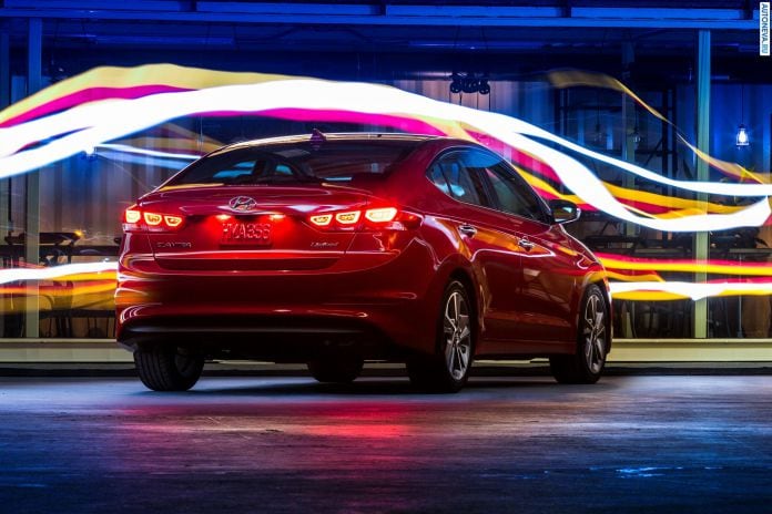 2017 Hyundai Elantra - фотография 2 из 51