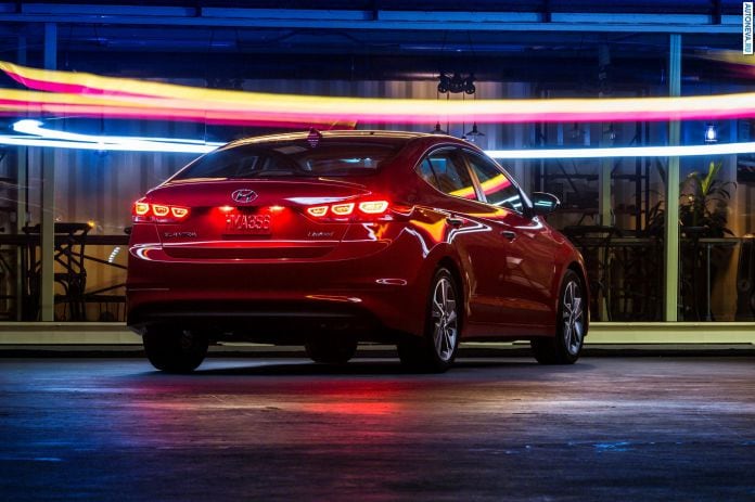 2017 Hyundai Elantra - фотография 3 из 51
