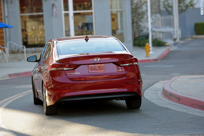 2017 Hyundai Elantra - фотография 7 из 51