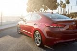 hyundai_2017_elantra_008.jpg