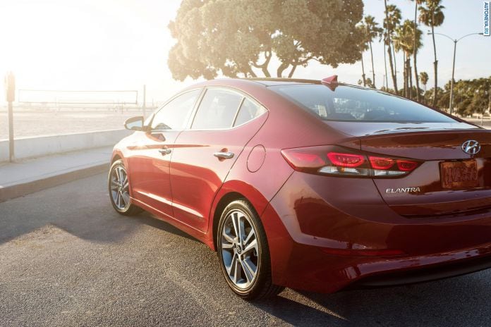 2017 Hyundai Elantra - фотография 8 из 51