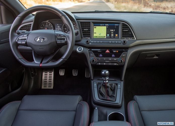 2017 Hyundai Elantra Sport - фотография 38 из 73