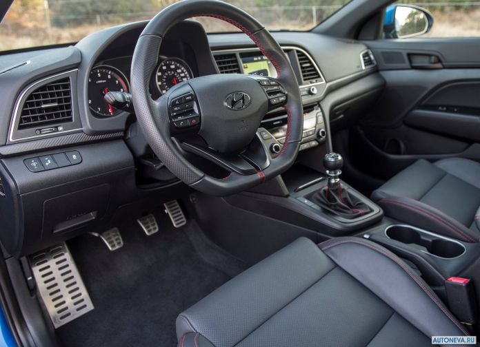 2017 Hyundai Elantra Sport - фотография 41 из 73