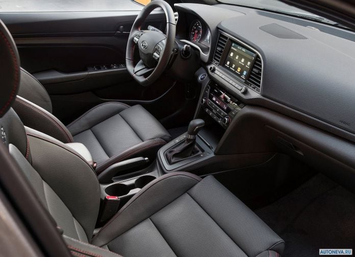 2017 Hyundai Elantra Sport - фотография 42 из 73