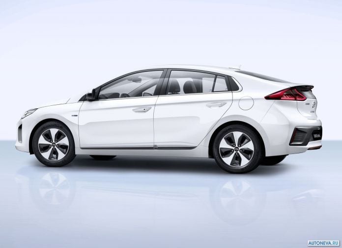 2016 Hyundai Ioniq - фотография 8 из 42