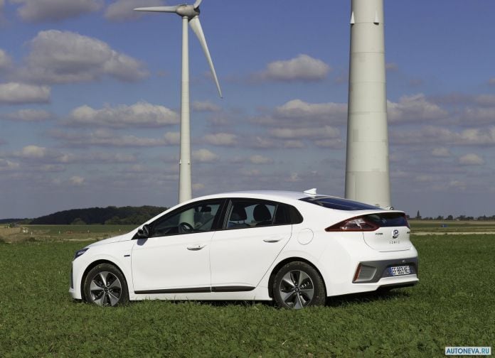 2017 Hyundai Ioniq - фотография 1 из 90 2017 Hyundai Ioniq - фотография 1 из 90