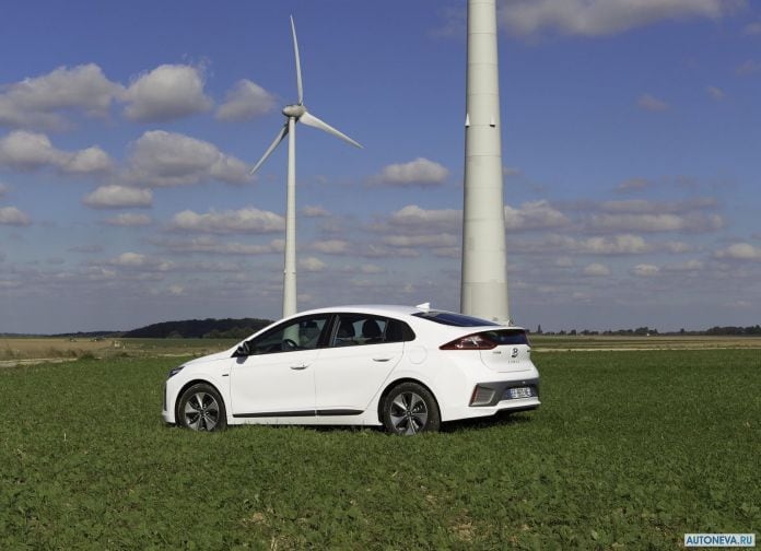 2017 Hyundai Ioniq - фотография 2 из 90 2017 Hyundai Ioniq - фотография 2 из 90