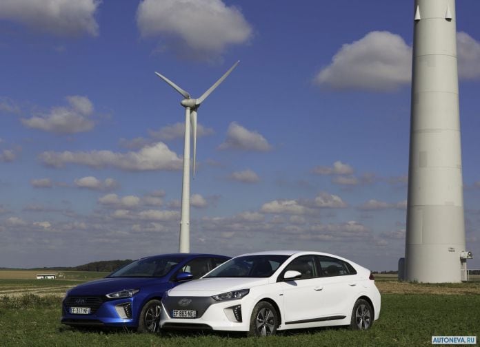 2017 Hyundai Ioniq - фотография 13 из 90