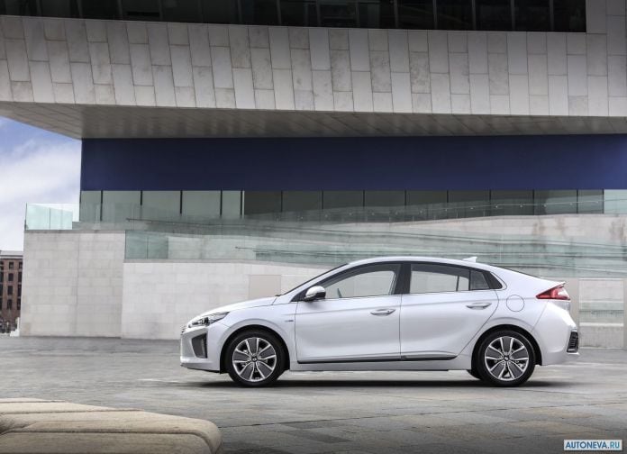2017 Hyundai Ioniq UK-version - фотография 51 из 205 2017 Hyundai Ioniq UK-version - фотография 51 из 205