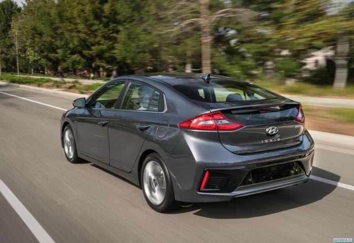 2017 Hyundai Ioniq US-version - фотография 7 из 63