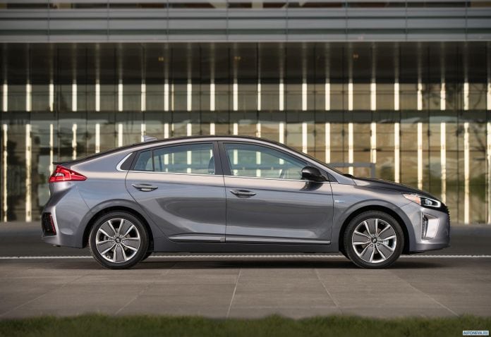 2017 Hyundai Ioniq US-version - фотография 16 из 63 2017 Hyundai Ioniq US-version - фотография 16 из 63