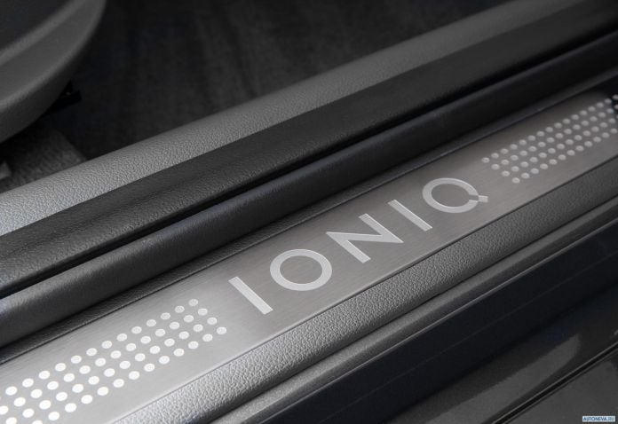 2017 Hyundai Ioniq US-version - фотография 38 из 63 2017 Hyundai Ioniq US-version - фотография 38 из 63