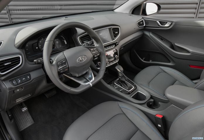 2017 Hyundai Ioniq US-version - фотография 41 из 63 2017 Hyundai Ioniq US-version - фотография 41 из 63