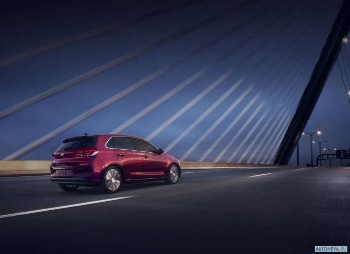 2018 Hyundai Elantra GT - фотография 11 из 75