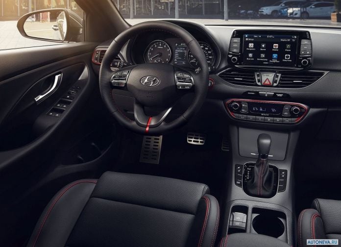 2018 Hyundai Elantra GT - фотография 16 из 75