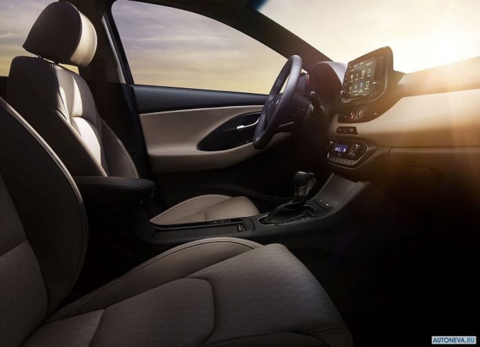 2018 Hyundai Elantra GT - фотография 20 из 75