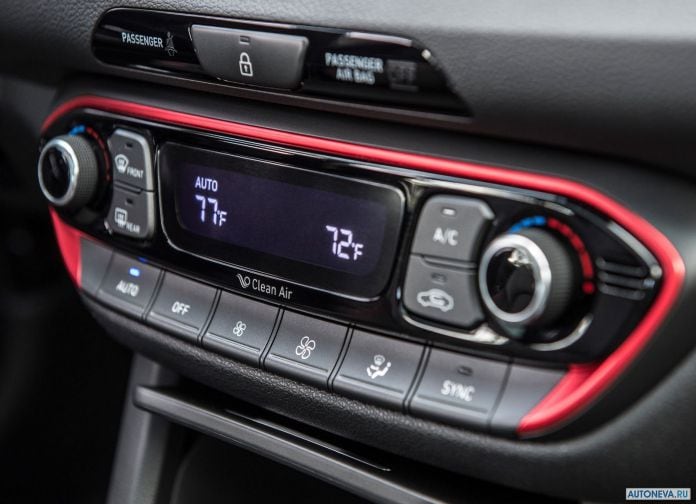 2018 Hyundai Elantra GT - фотография 30 из 75