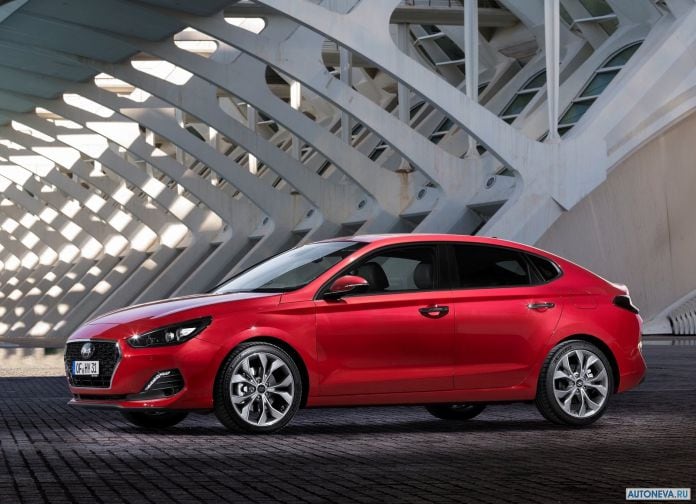 2018 Hyundai i30 Fastback - фотография 2 из 176
