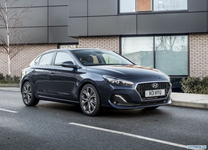 2018 Hyundai i30 Fastback - фотография 3 из 176