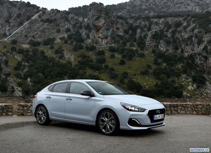 2018 Hyundai i30 Fastback - фотография 4 из 176