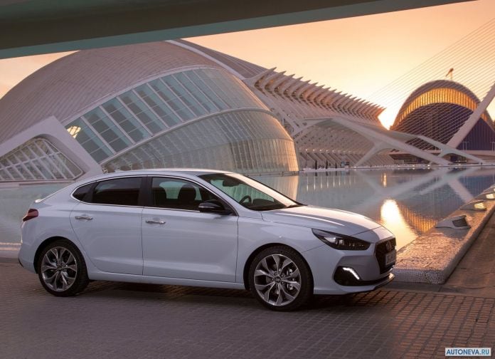 2018 Hyundai i30 Fastback - фотография 5 из 176