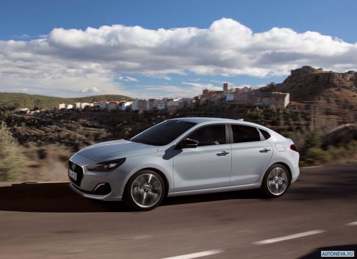 2018 Hyundai i30 Fastback - фотография 17 из 176 2018 Hyundai i30 Fastback - фотография 17 из 176