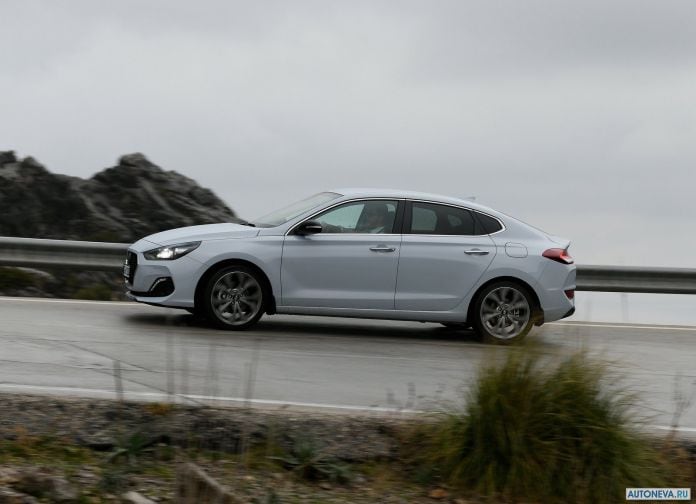 2018 Hyundai i30 Fastback - фотография 65 из 176