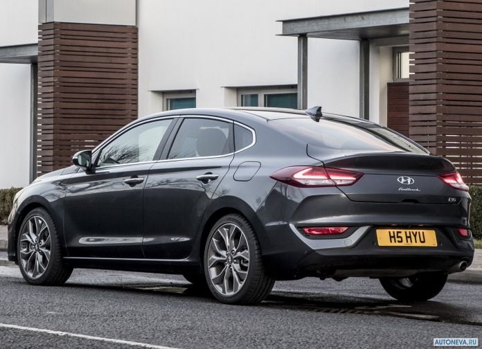 2018 Hyundai i30 Fastback - фотография 72 из 176