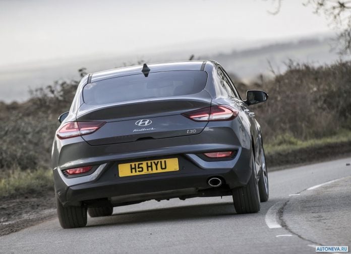 2018 Hyundai i30 Fastback - фотография 89 из 176
