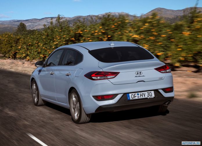 2018 Hyundai i30 Fastback - фотография 99 из 176