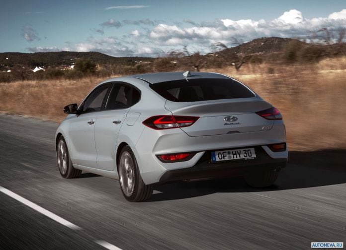 2018 Hyundai i30 Fastback - фотография 101 из 176