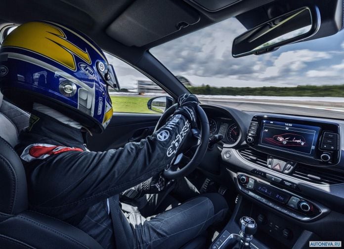 2018 Hyundai i30 N - фотография 19 из 30